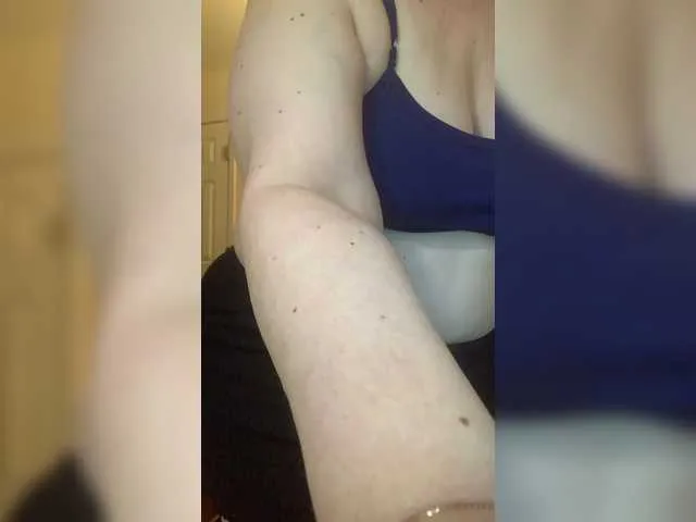 Live sex webcam photo for Italya1966 #242315735