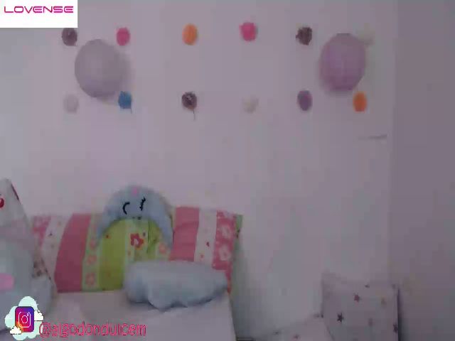 Live sex webcam photo for Em_aa #257809010