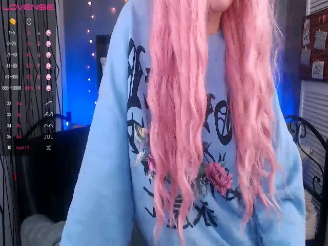 Live sex webcam photo for KerryBlair #254111715