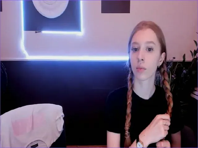Live sex webcam photo for EmillyWillis #260630436