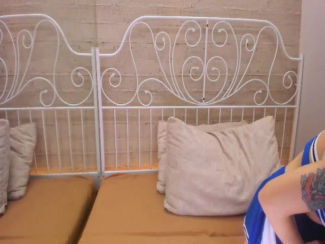 Live sex webcam photo for JuliaBusty #265244034