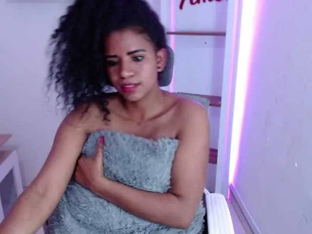 Live sex webcam photo for Ellie-Alves #241004345