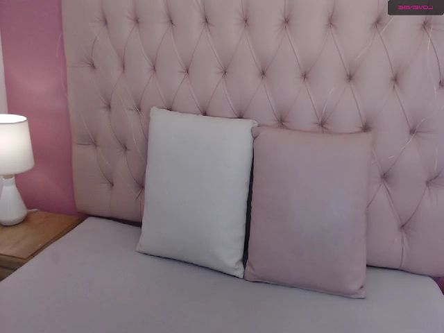 Live sex webcam photo for Keyra_R #253412538