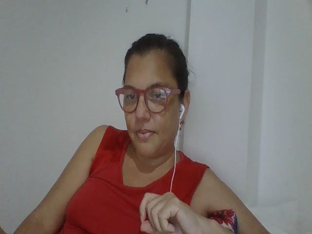 Live sex webcam photo for SweetLola01 #254990896