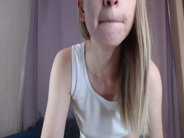 Live sex webcam photo for HotSwJenna #256704483