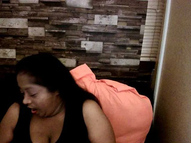 Live sex webcam photo for Indiantasha #287985946