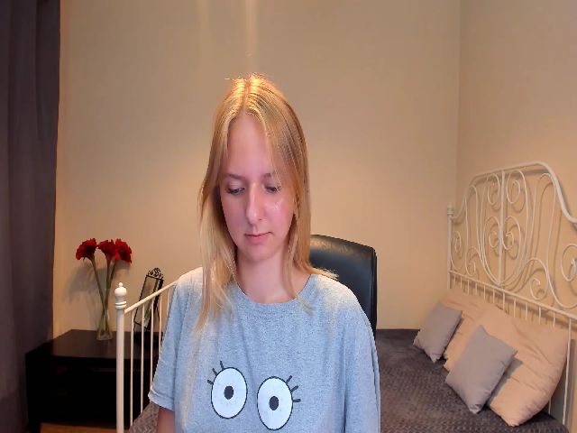 Live sex webcam photo for O1iv1a #261566752