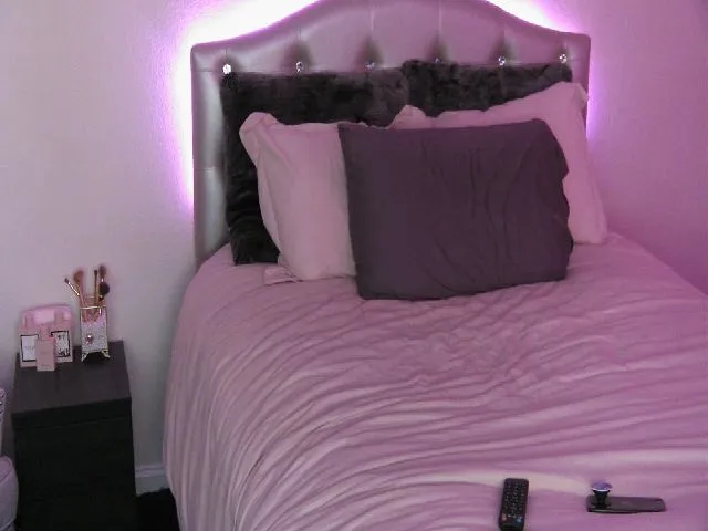 Live sex webcam photo for MeganMaxine #257949673