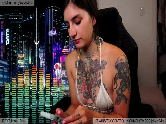 Live sex webcam photo for SweetxLola #262482871