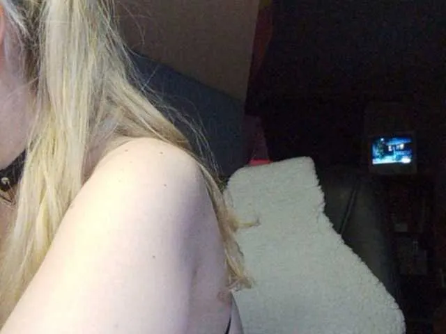 Live sex webcam photo for VIPGERL99 #242545679