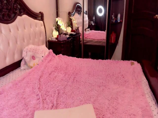 Live sex webcam photo for LizzyMayers #265141976