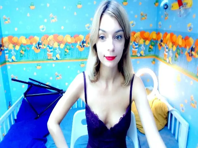 Live sex webcam photo for ELLIEFLOYD #252717029