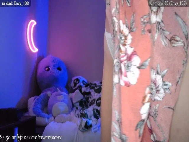 Live sex webcam photo for RiverMoonx #262383037