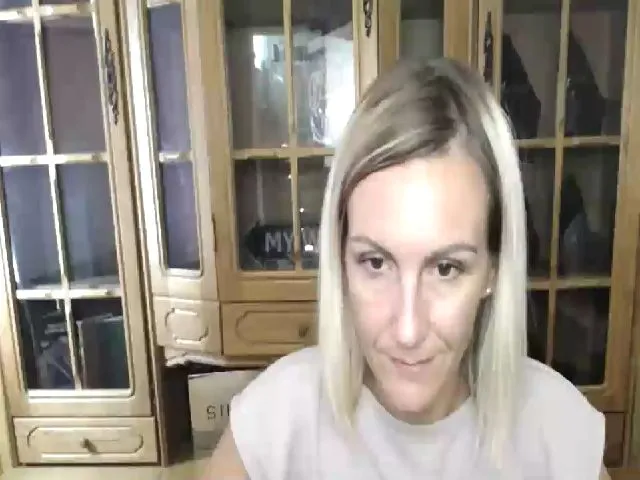 Live sex webcam photo for MiliEsiens #255578779