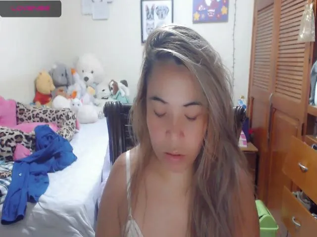 Live sex webcam photo for Meganhill_ #263912179