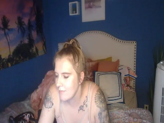 Live sex webcam photo for SnowWhiteXxxx #257097280