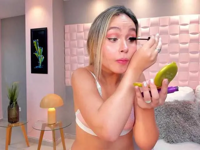 Live sex webcam photo for IbizaX #244293229