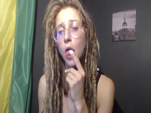 Live sex webcam photo for KINKYkeira #258776283