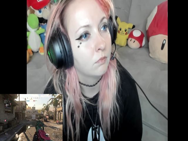 Live sex webcam photo for PrincessBluu #253937424