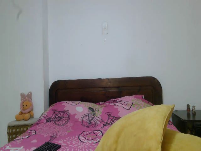 Live sex webcam photo for Cailyn_Hot1 #263126067