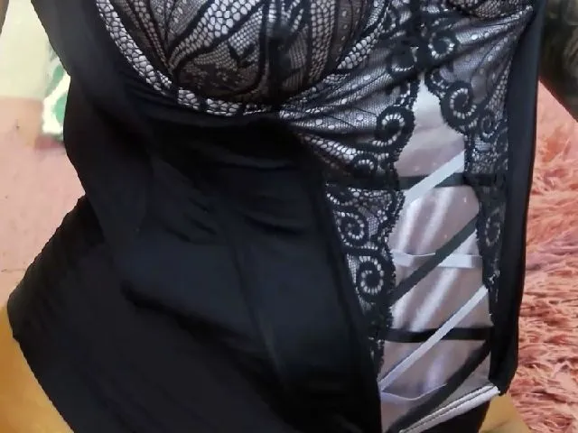Live sex webcam photo for LustyJuliaXXX #260317793
