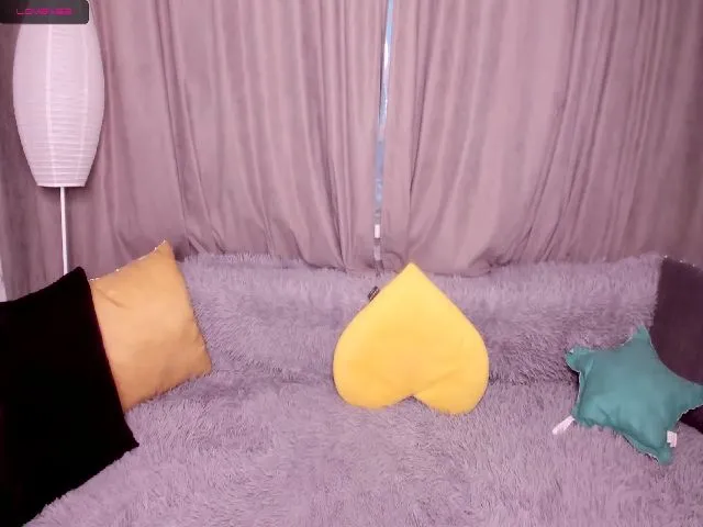 Live sex webcam photo for KellyDales #264350630