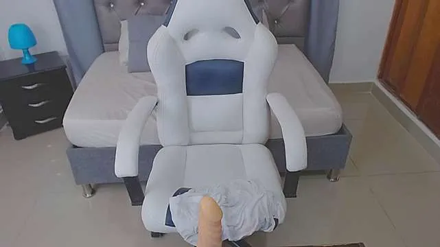 Live sex webcam photo for antonellasr #243129694