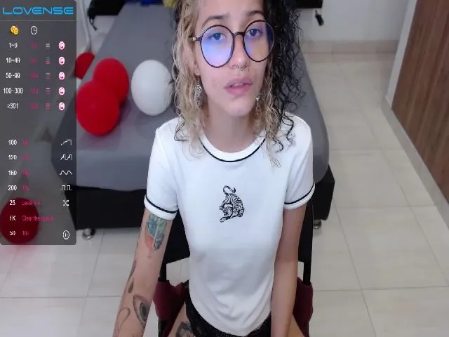 Live sex webcam photo for Myzore #263398571