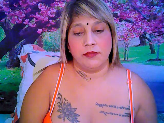 Live sex webcam photo for Roxyfoxy69 #258255141