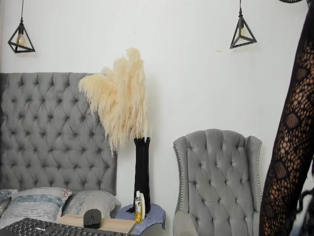 Live sex webcam photo for Mely_adebay #261687326