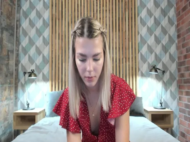 Live sex webcam photo for AmiaLee #257550411
