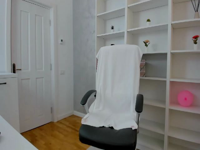 Live sex webcam photo for VanessaCroft #254460322