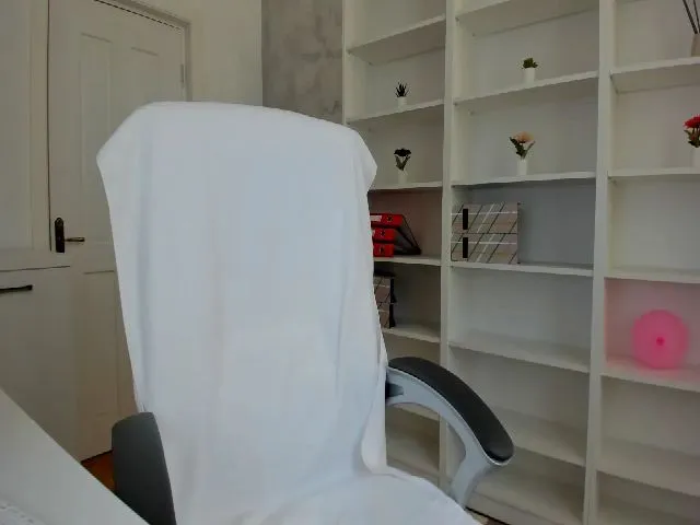 Live sex webcam photo for VanessaCroft #254092520