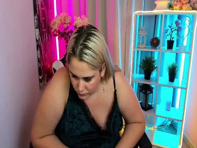Live sex webcam photo for KellyMerry #265403847