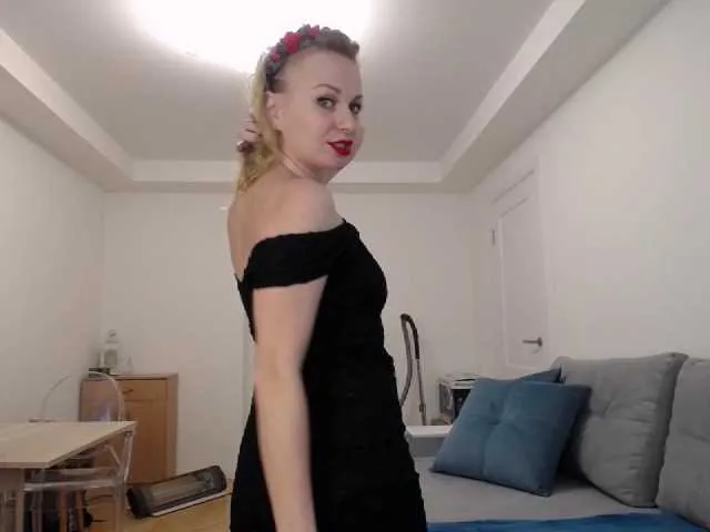 Live sex webcam photo for YummyLilya #242108713