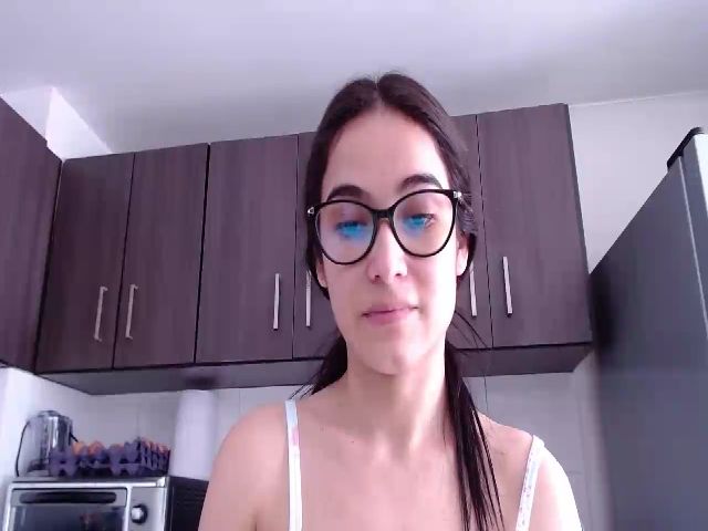 Live sex webcam photo for Emily_esp #263772676