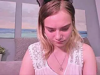 Live sex webcam photo for Daisy_Bloom #243422519
