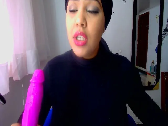 Live sex webcam photo for Shalyn_ #253897247