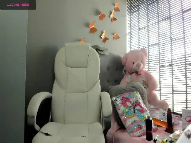 Live sex webcam photo for Nicole_jenss #263207147