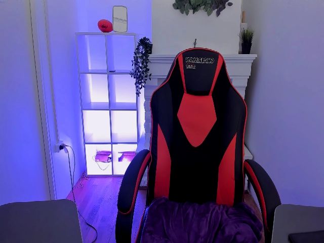 Live sex webcam photo for HelenCarter #256370322