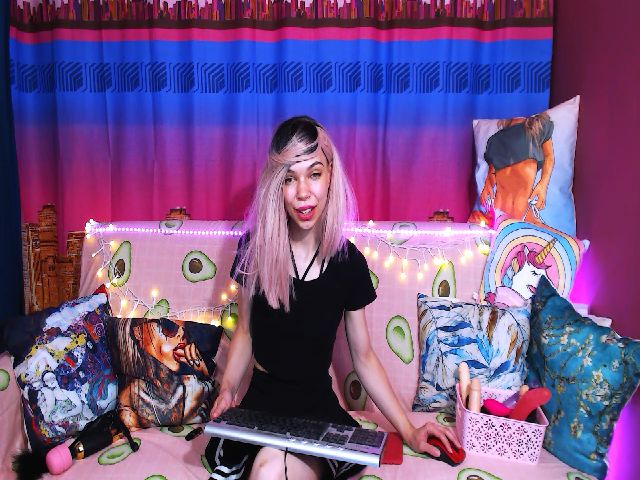 Live sex webcam photo for Lolly_Goddess #255948440