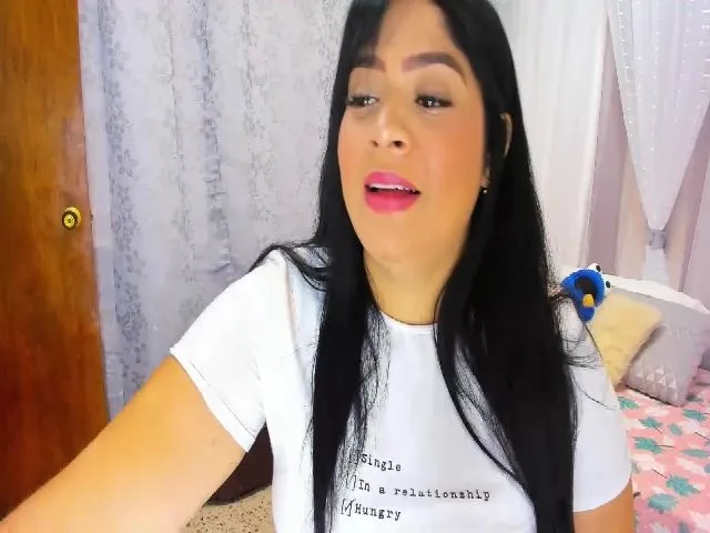 Live sex webcam photo for Emilly_harper #264334562