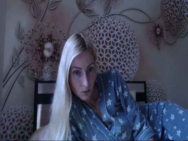 Live sex webcam photo for MeltingJulia #263693944