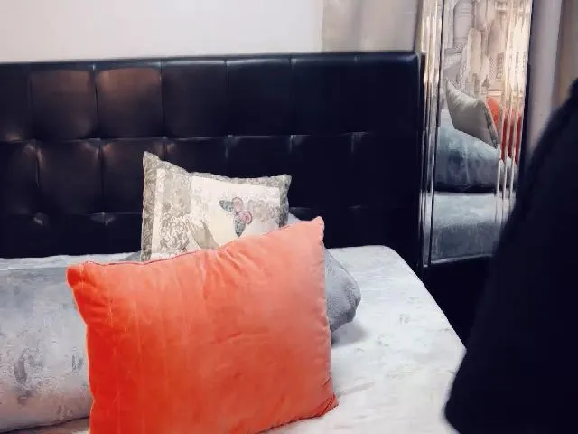 Live sex webcam photo for SandraMia #258619923