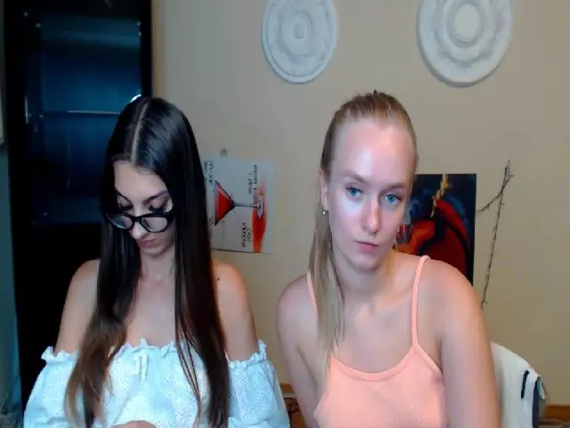 Live sex webcam photo for EmillyWillis #260563319