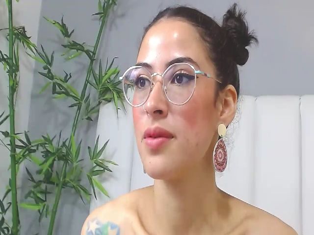 Live sex webcam photo for April_f #256253539