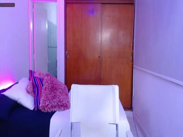 Live sex webcam photo for Melody_10 #264092659