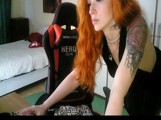 Live sex webcam photo for LuckyStarlet #252835552