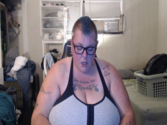 Live sex webcam photo for PunkChick420 #263564252