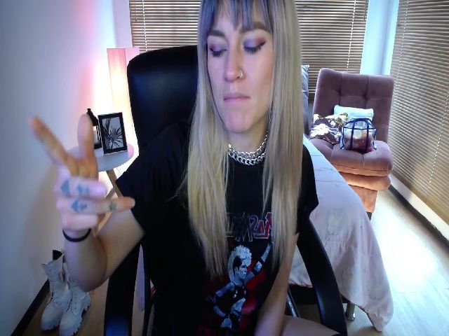 Live sex webcam photo for Kimjeniie #261401158